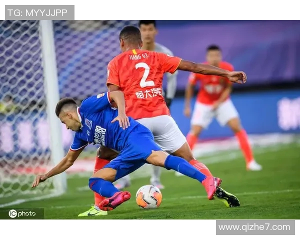 恒大与申花激战正酣比分悬念不断引发球迷热议